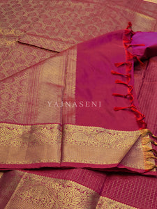 Vaira oosi x Checkered Saree - Dark Fuchsia