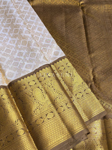 HENNA HAVEN - Pure Kanjivaram Silk Saree with Gold Zari