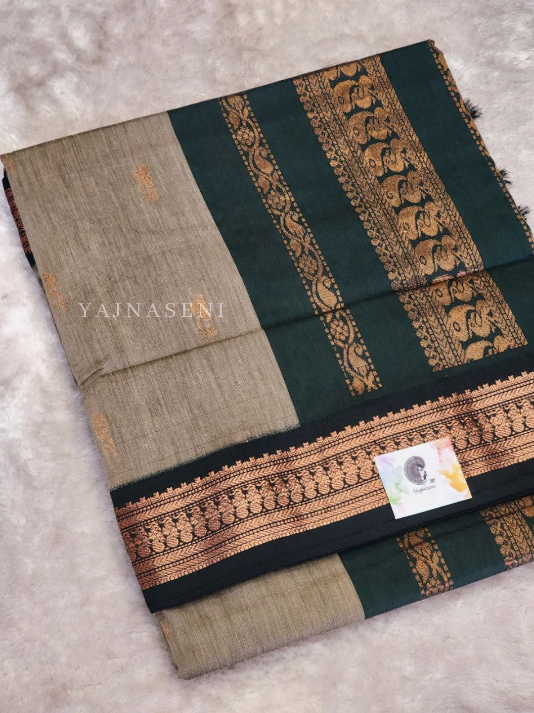 ✨ Wearing kalyani cotton saree from @devipriyaexports . Green
