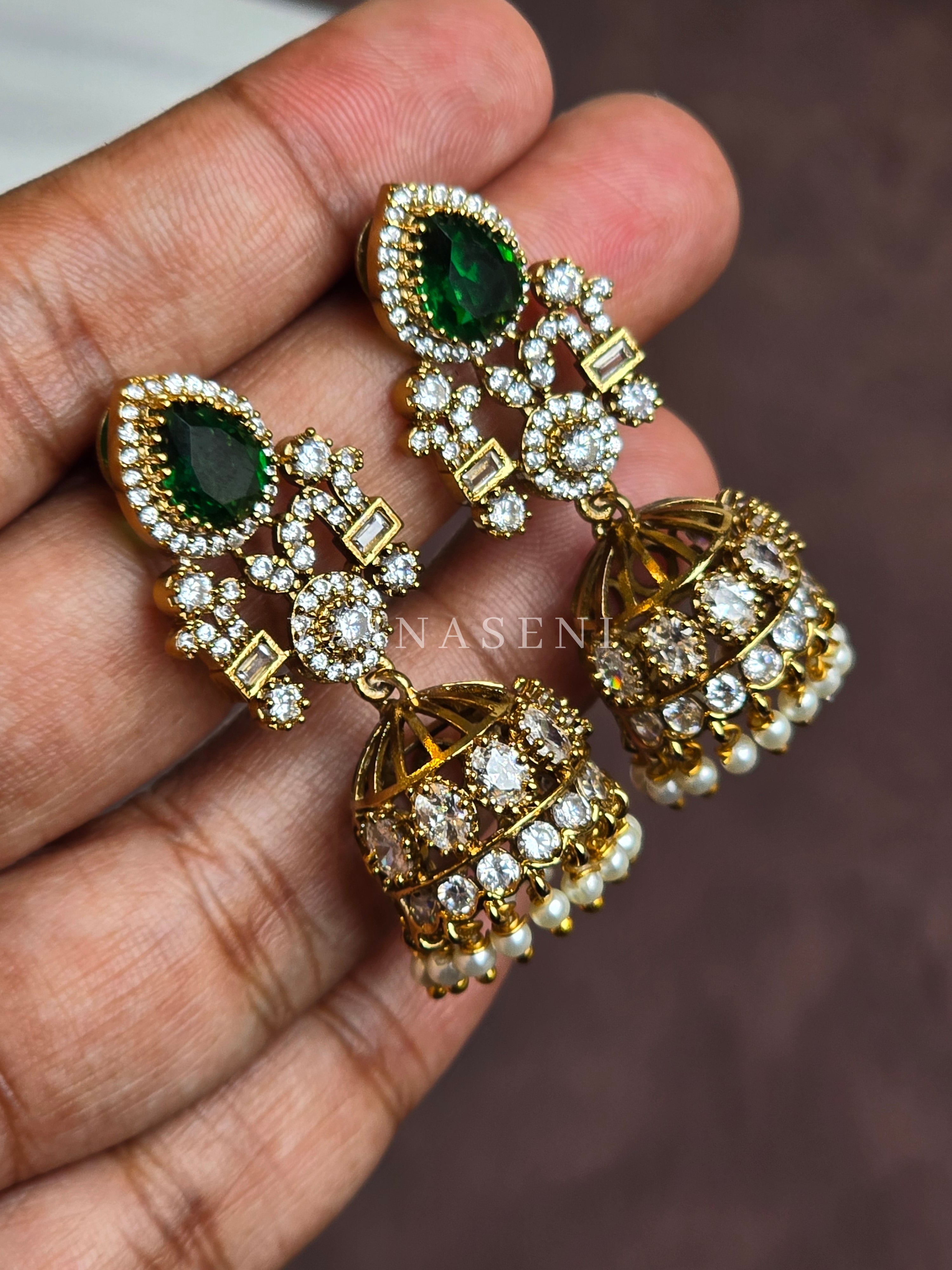 TRIKAYA earrings (Emerald)