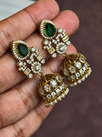 Load image into Gallery viewer, TRIKAYA earrings (Emerald)
